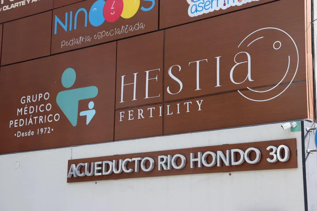 The building entrance at Acueducto Río Hondo 30